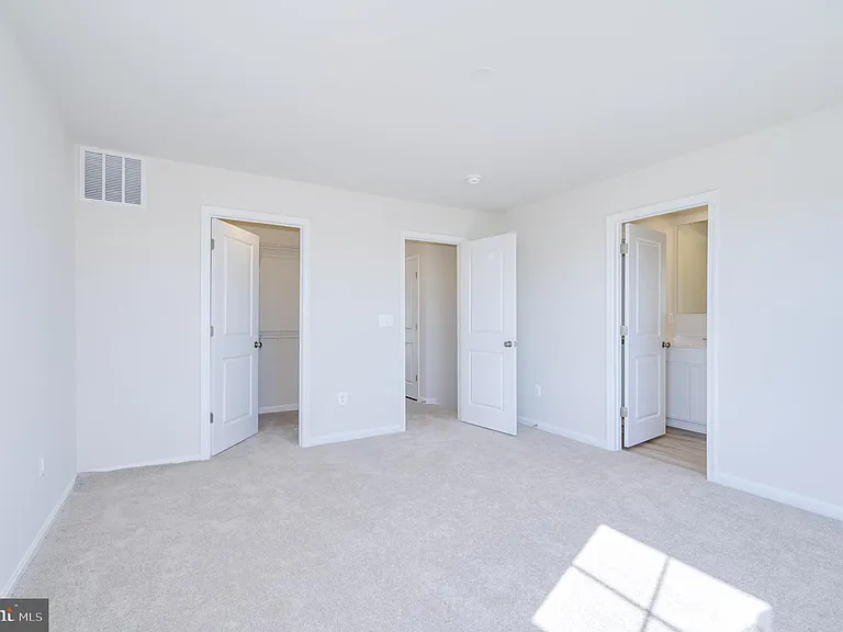 450 Seeback Dr — Photo 24