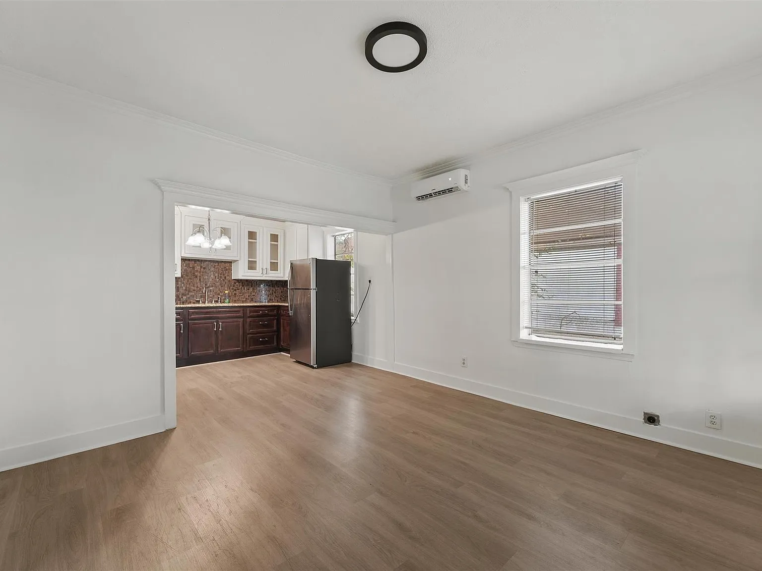 3 bed, 1.0 bath, 980 sqft, $1,400 — Photo 3