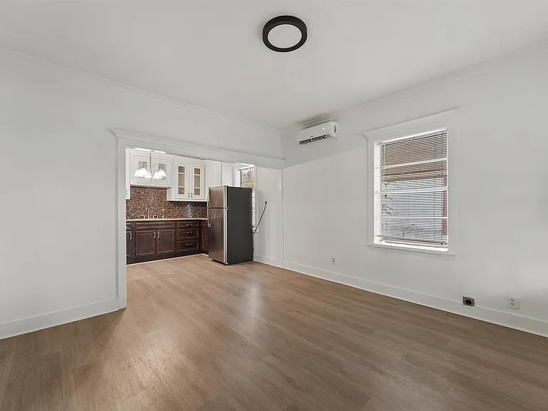 4029 Lucille St — Photo 3