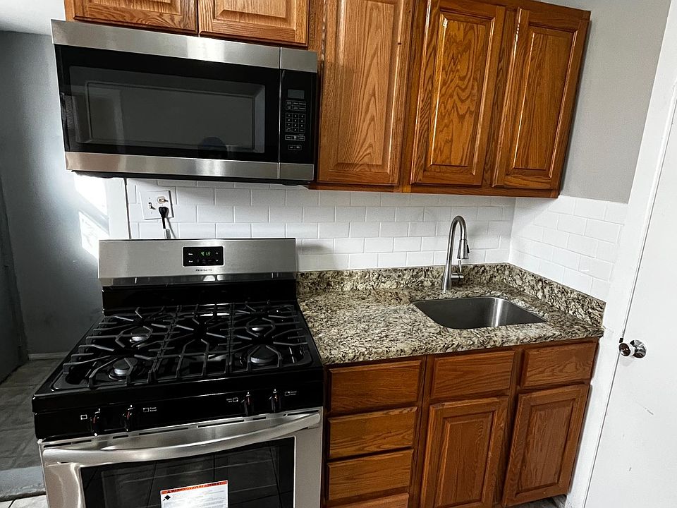 1st image of 3101 N Lawndale Ave Unit 1R
