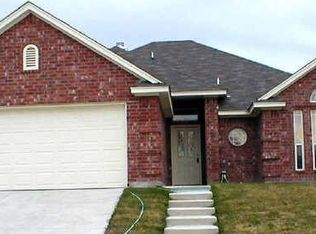 100 Parkwood Ct, Azle, TX 76020