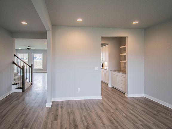 3rd image of 2945 Torboy Dr
