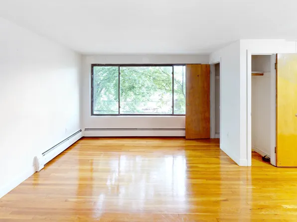 191 W Wyoming Ave #11, Melrose, MA 02176