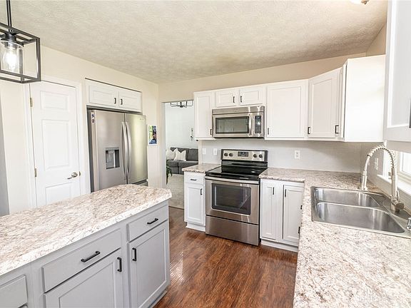 5th image of 10051 Edgerton Dr