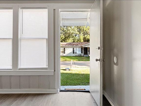 4th image of 406 Harold Glen St