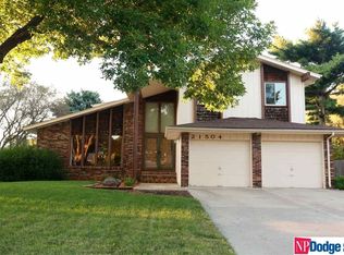 21504 Harney St, Elkhorn, NE 68022