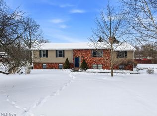 2190 Waterbury Dr, Uniontown, OH 44685