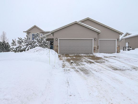 2nd image of 695 Wyndemere Dr