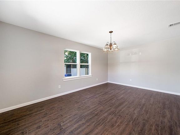 5th image of 3700 Charlton Ave