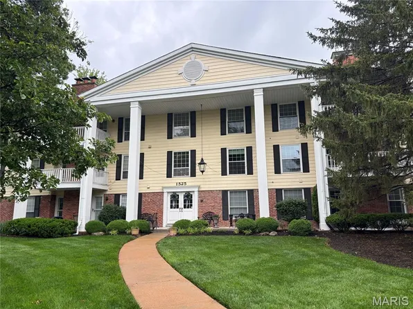 1525 Hampton Hall Dr APT 3, Chesterfield, MO 63017