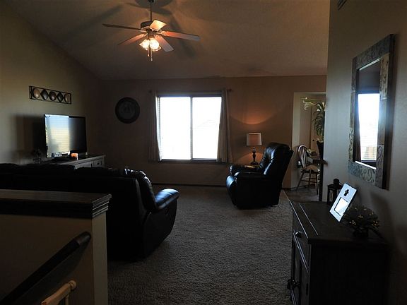 3rd image of 703 S Cherrywood Cir