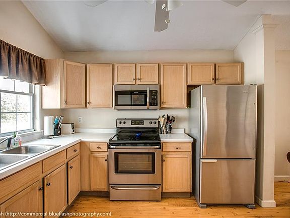 5th image of 15 Stoney View Dr