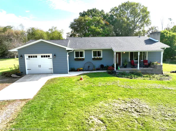 8660 S Durand Rd, Durand, MI 48429