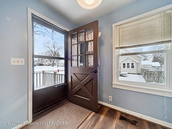 3rd image of 501 W Park St
