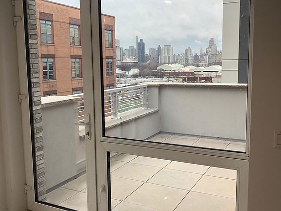4th image of 1423 Broadway #81F