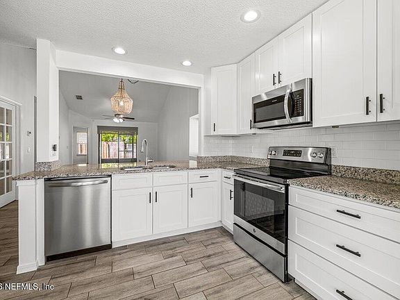 4th image of 3124 COURTNEY WOODS Lane W