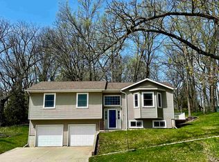 405 Oak St, Decorah, IA 52101