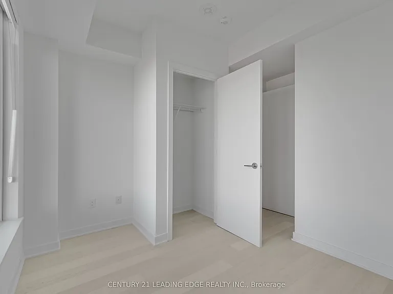 11 Yorkville Ave #3810 — Photo 27