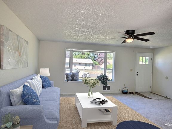"Virtually staged" living room>