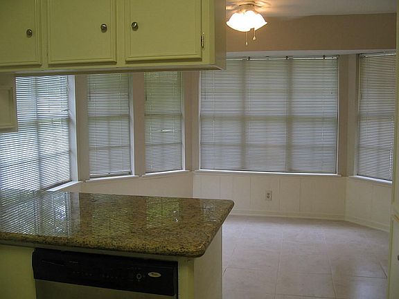 Kitchen and dining combo