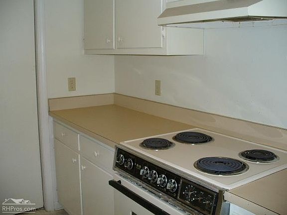 3rd image of 3432 33rd Ave S