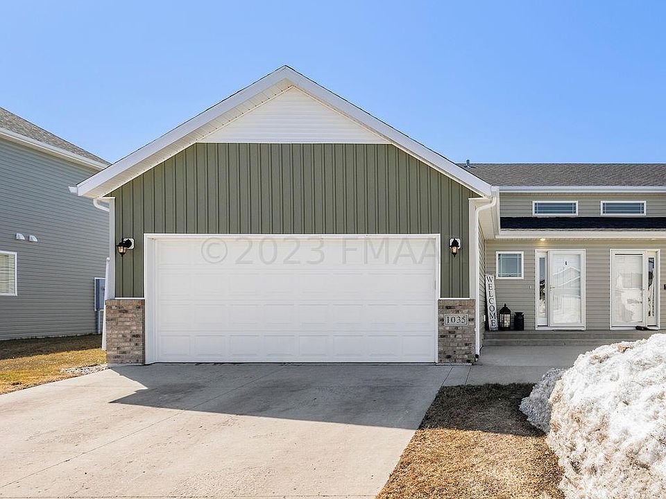 1st image of 1035 29th Ave W