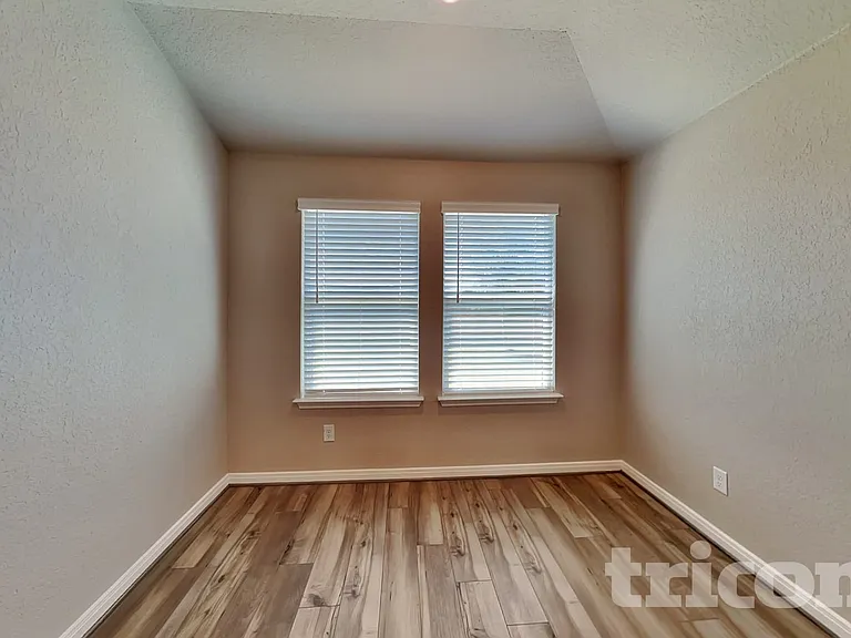 13542 Paxton Blvd — Photo 3