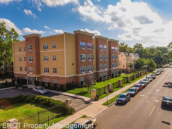 3rd image of 120 Halsted St #Gl1