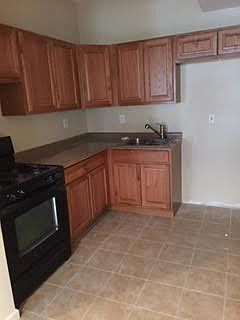 1st image of 376 Jersey St #1