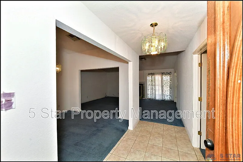 3 bed, 2.5 bath, 2193 sqft, $1,950 — Photo 4