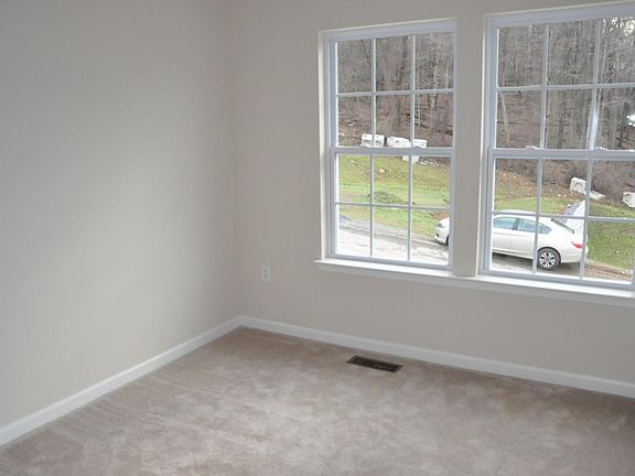 5th image of 129 Auburn Dr #33