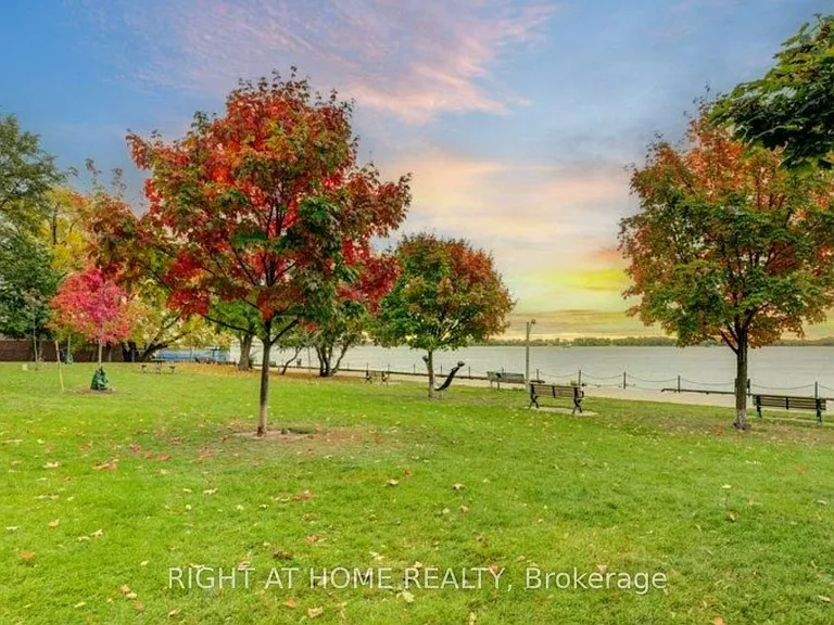 33 Harbour Sq #2407 — Photo 9