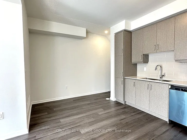 121 Honeycrisp Cres #Townhouse 243 — Photo 11