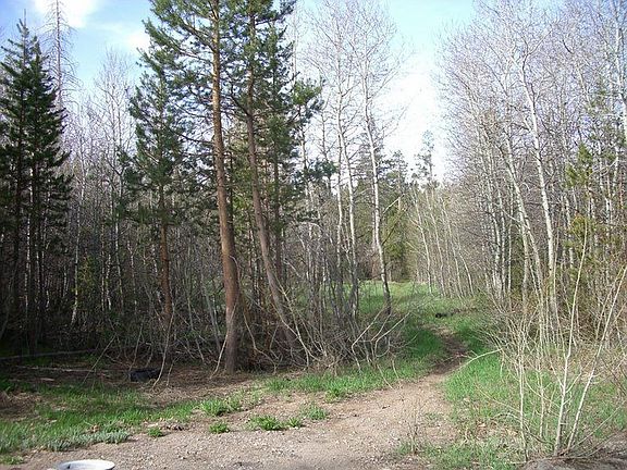 Meadow entrance at end of street