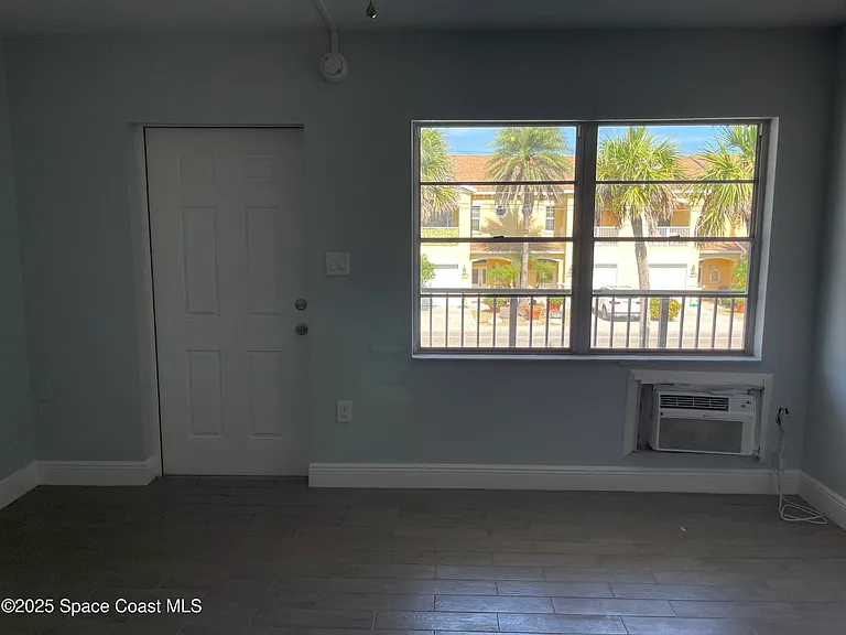 6100 Ridgewood Ave #7 — Photo 8