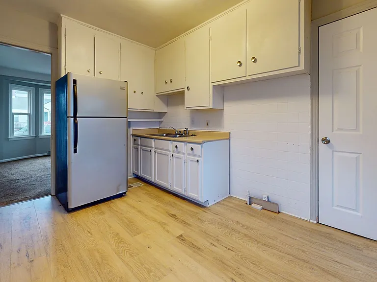 21171 Dexter Blvd — Photo 2