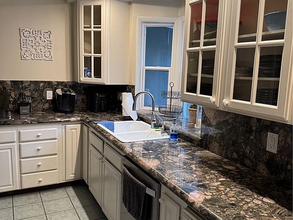 4th image of 1362 Magnolia Ave