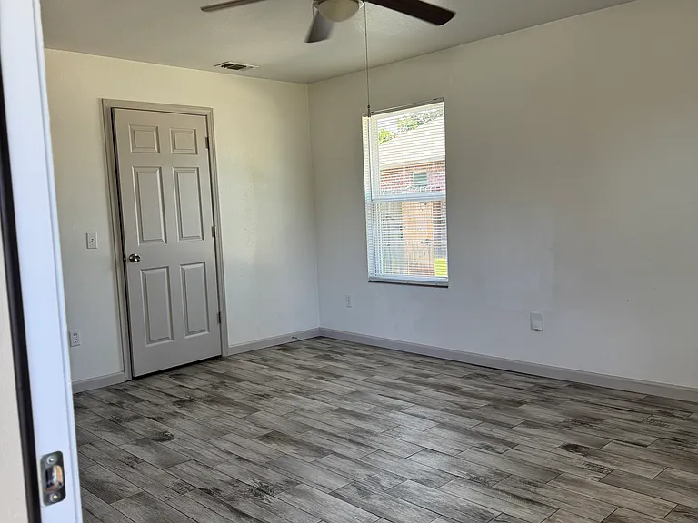 3393 Green Briar Cir #B — Photo 7