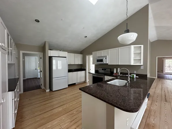 487 Carpenter Ln, Saunderstown, RI 02874