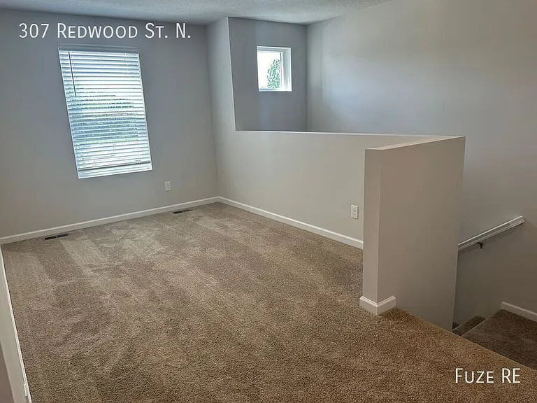 307 Redwood St N — Photo 10