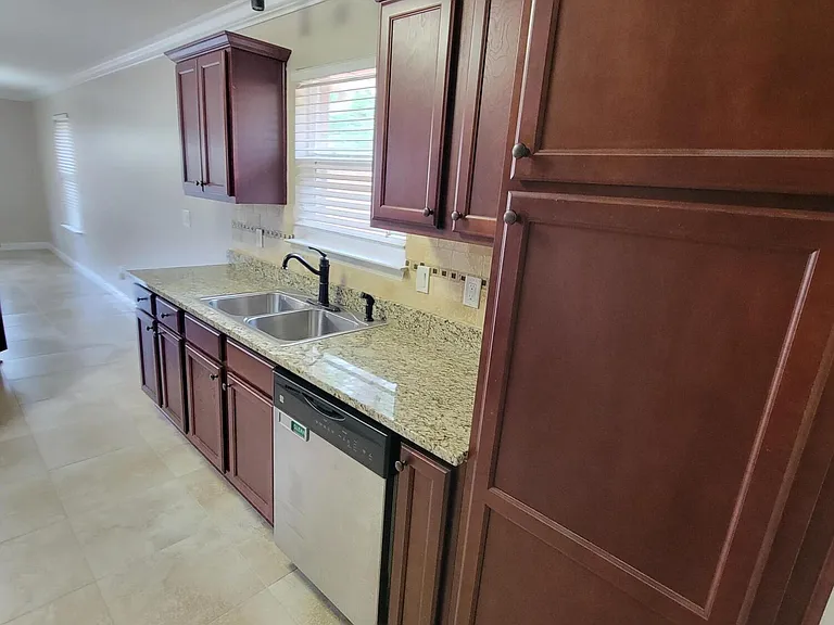 712 Hazel Dr — Photo 18