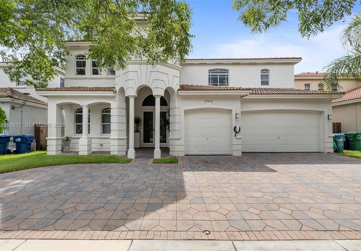 5 bed, 2962 sqft, $5,900 — Photo 1