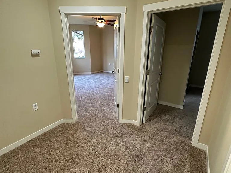 1613B Burnside Pl — Photo 7
