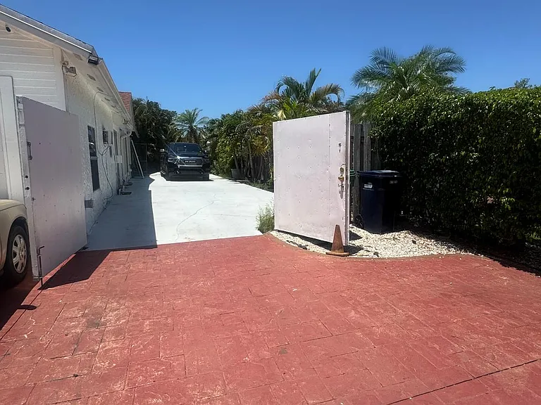 19642 NW 59th Pl — Photo 4