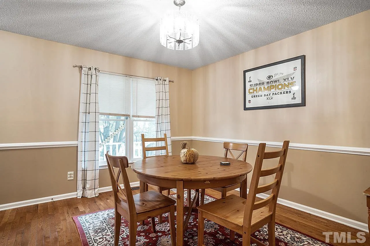 3 bed, 2.5 bath, 1488 sqft, $2,050 — Photo 3