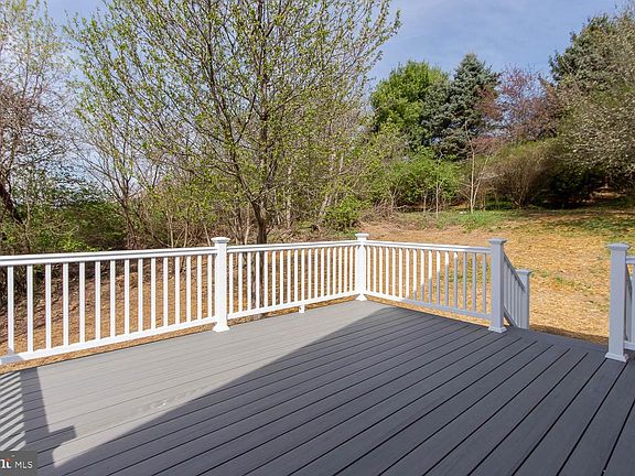 3rd image of 108 Melanie Ln