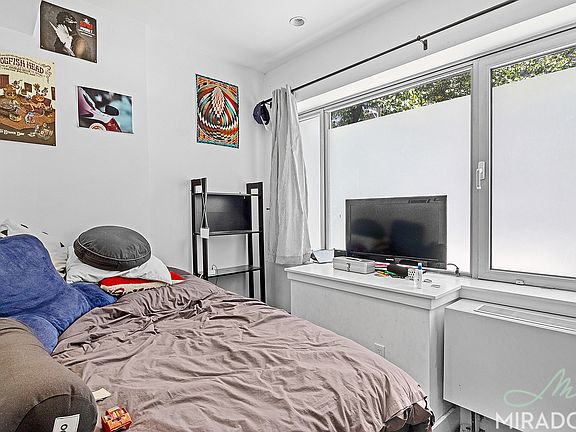 4th image of 636 E 11th St #1MM