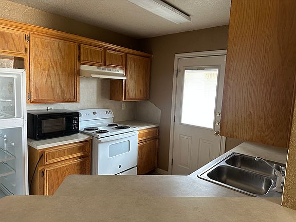 4th image of 4413 Thunder Creek Dr APT B