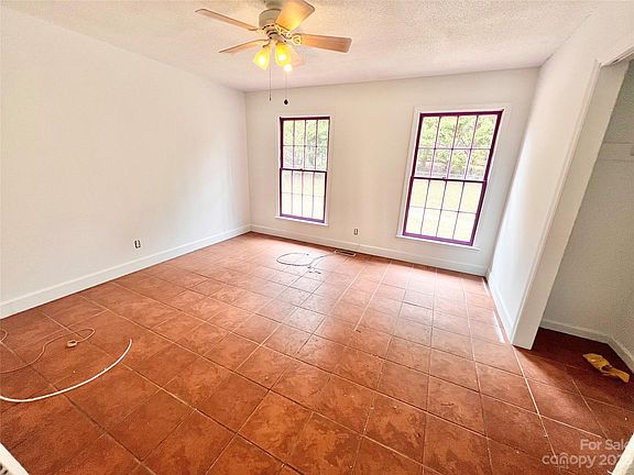 5th image of 3111 Lyndhurst Dr