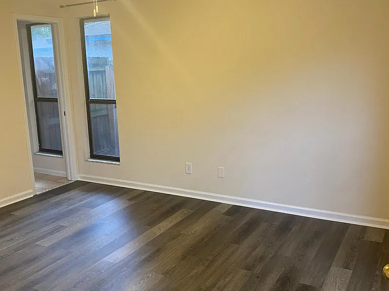 5006 Knightsbridge Cir N — Photo 8